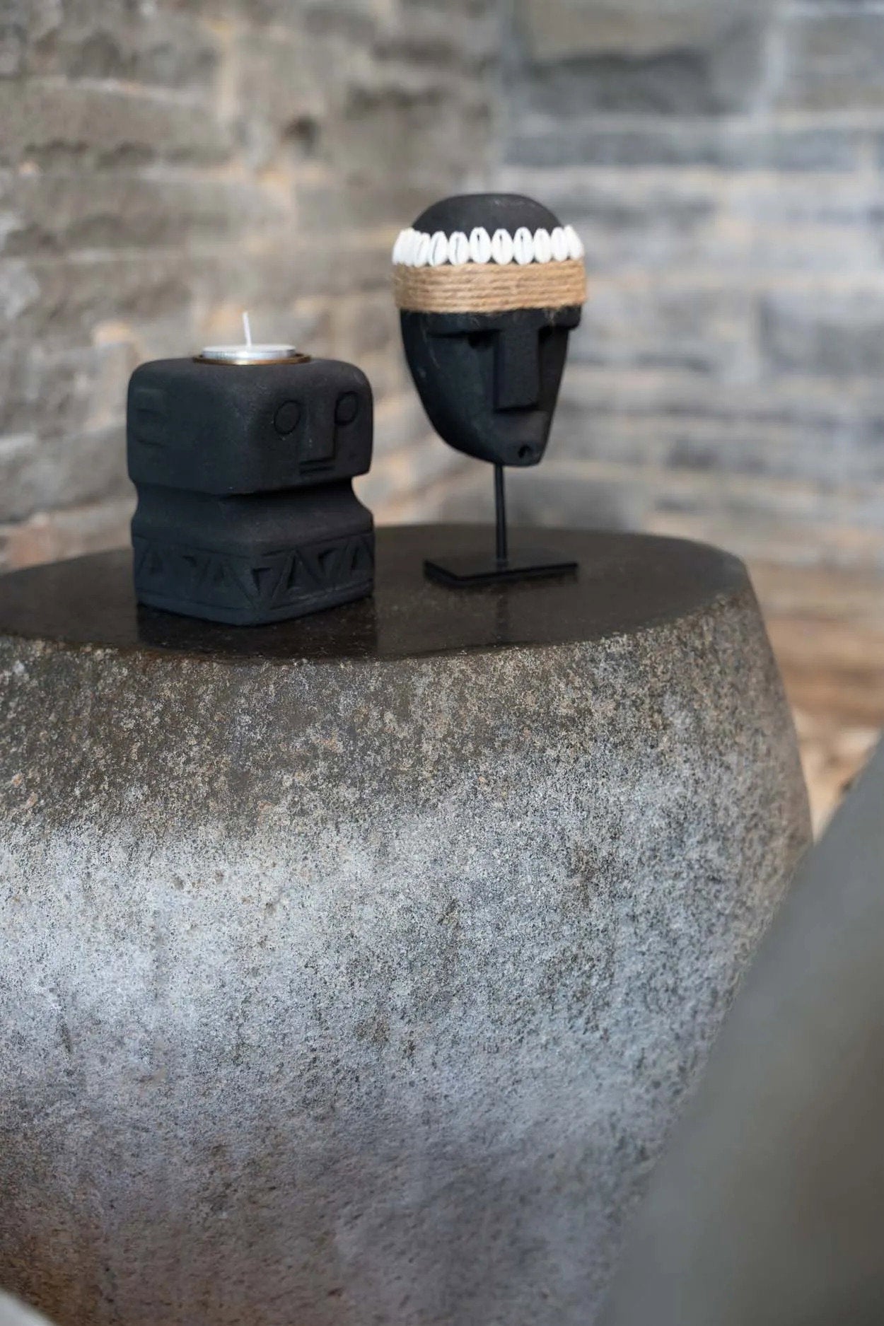 Bazar Bizar - Sumba Stone #26 Theelichthouder – Antraciet Zandsteen