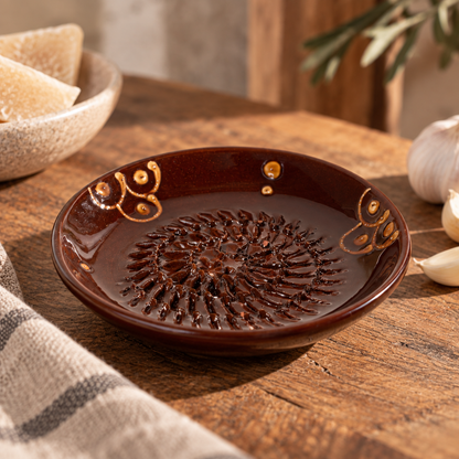 Bruin Mijn Stijl rasp schaaltje voor geurblokjes en knoflook in keuken